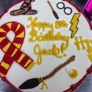HARRY POTTER GRYFFINDOR RED AND GOLD QUIDDITCH WIZARD HOGWARTS THEME KIDS MOVIE CHARCTER CUSTOM BIRTHDAY CAKE IN CHICAGO