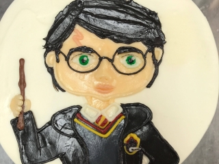 HARRY POTTER KIDS MOVIE CHARCTER HAND DRAWN BUTTERCREAM WIZARD WITH WAND BUST UP CUSTOM CHARACTER BIRTHDAY CAKE IN CHICAGO