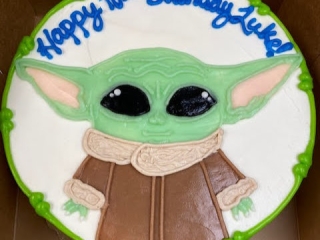 STAR WARS MANDALORIAN BABY YODA CUSTOM KIDS CHARACTER BIRTHDAY CAKE CHICAGO