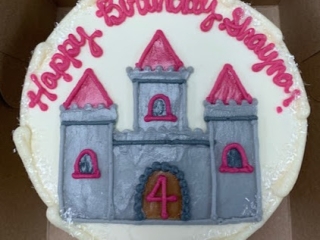 PRINCESS CASTEL WITH DRAWBRIDGE FOR FANTASY FAIRYTALE KIDS BIRTHDAY PARTY CELEBRATION CAKE IN CHICAGO