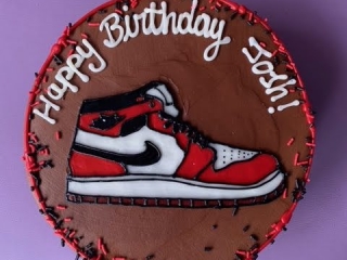 JORDAN AIRFORCE NIKE SPORTS GYM SNEAKER HEAD ATHLETE BOYS MENS DADS BIRTHDAY PARTY CAKE IN CHICAGO