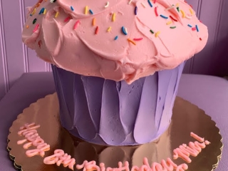 3D CUPCAKE CUSTOM CAKE FOR GIRLS BIRTHDAY IN CHICAGO