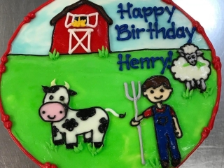 FARMER COW AND SHEEP WITH BARN AND GREEN GRASS FOR KIDS BIRTHDAY PARTY CELEBRATION CAKE IN CHICAGO