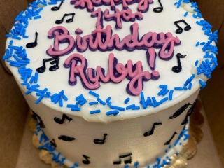 MUSIC LOVER NOTES THEATRE CUTE CUSTOM KIDS BIRTHDAY CLELBRATION PARTY CAKE IN CHICAGO