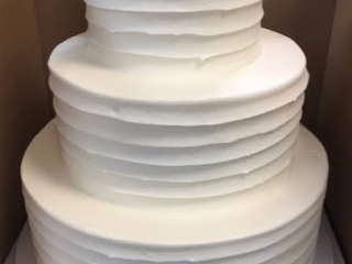 SIMPLE ELEGANT CLASSY WHITE TIER WEDDING CAKE IN CHICAGO