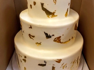 GOLD LEAF FOIL CLASSY ELEGANT WHITE TIER WEDDING CAKE IN CHICAGO