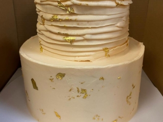 GOLD FOIL LEAF TEXTURED SIMPLE ELEGANT CLASSY WEDDING TIER CAKE IN CHICAGO